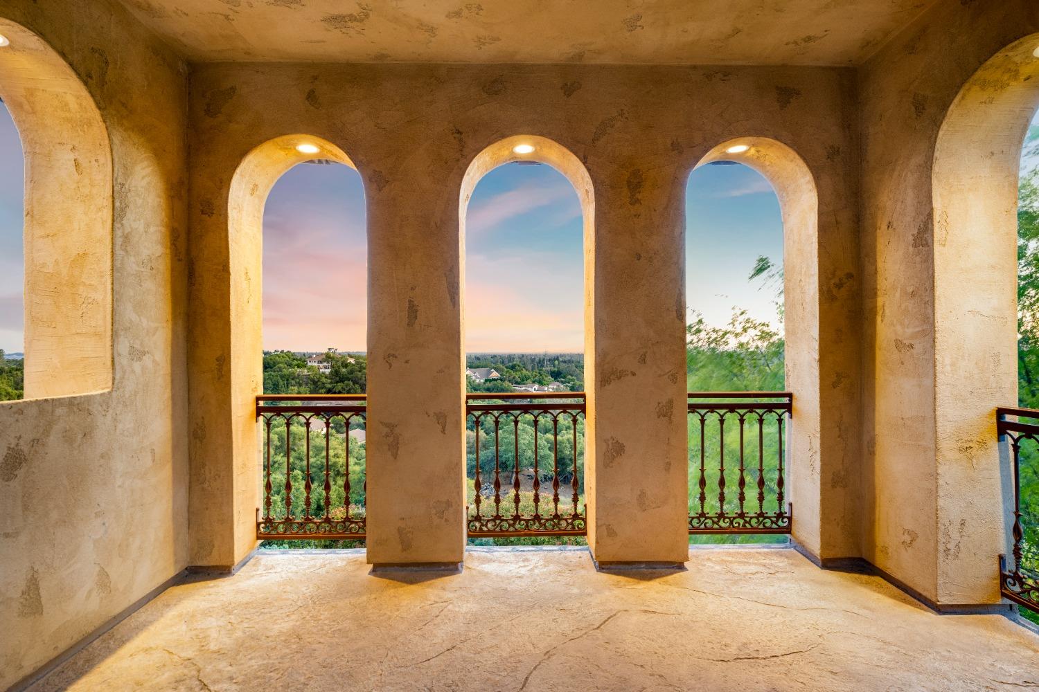 5535 Eden Roc Drive