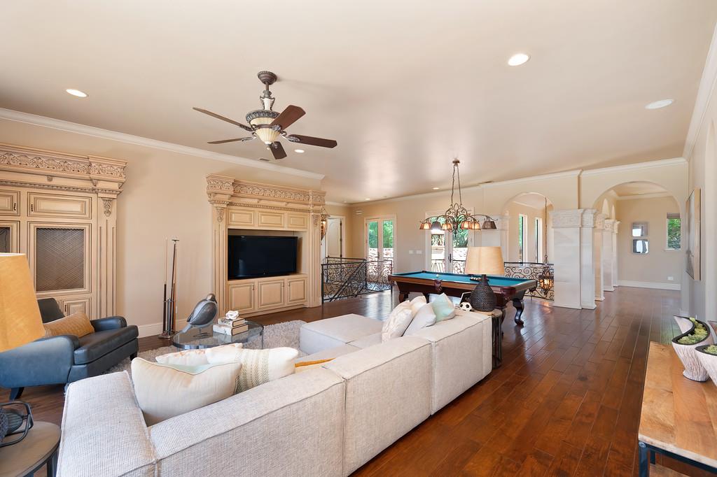 5535 Eden Roc Drive