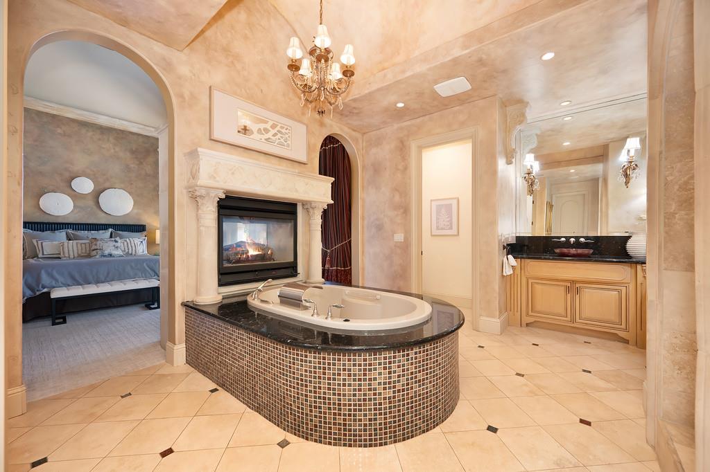 5535 Eden Roc Drive