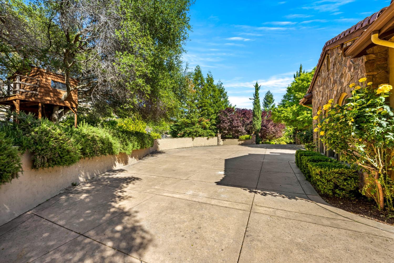 5535 Eden Roc Drive