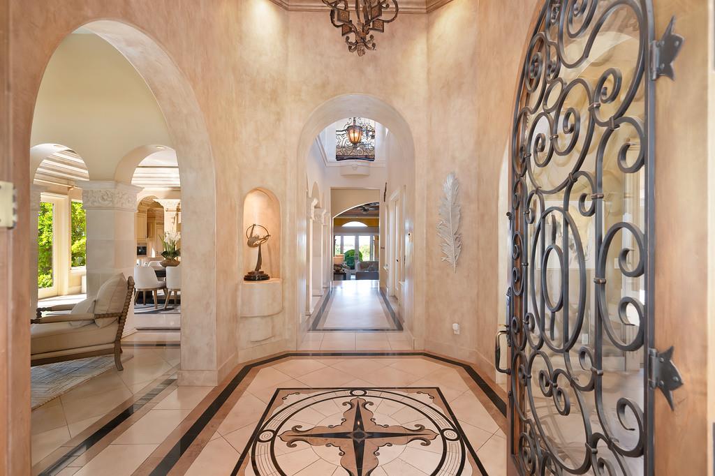 5535 Eden Roc Drive