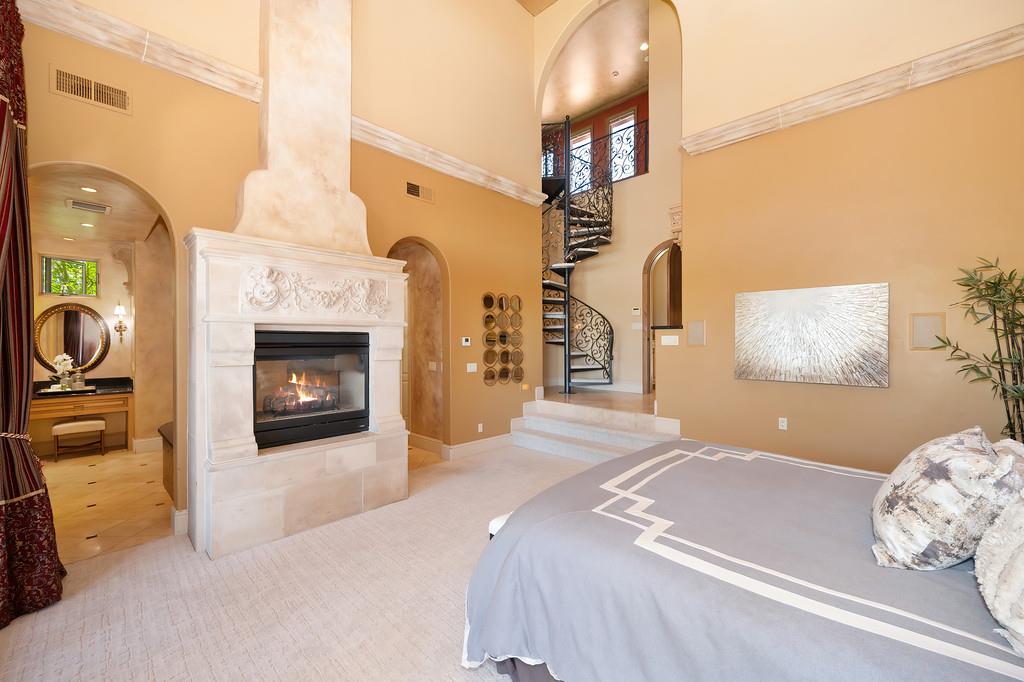 5535 Eden Roc Drive