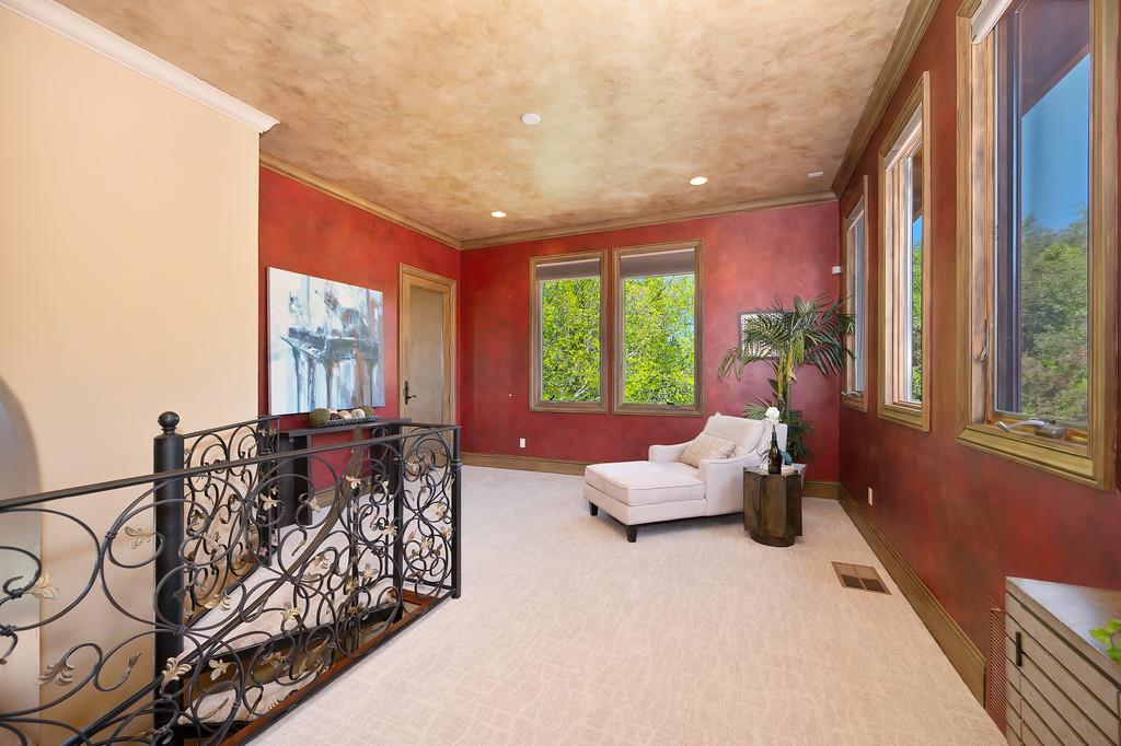 5535 Eden Roc Drive