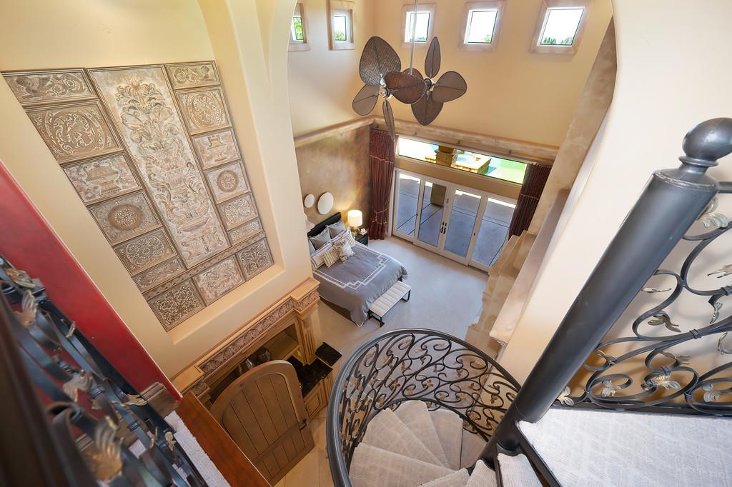 5535 Eden Roc Drive