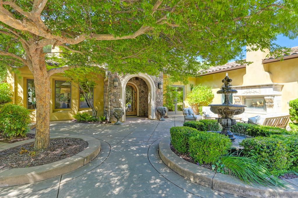 5535 Eden Roc Drive
