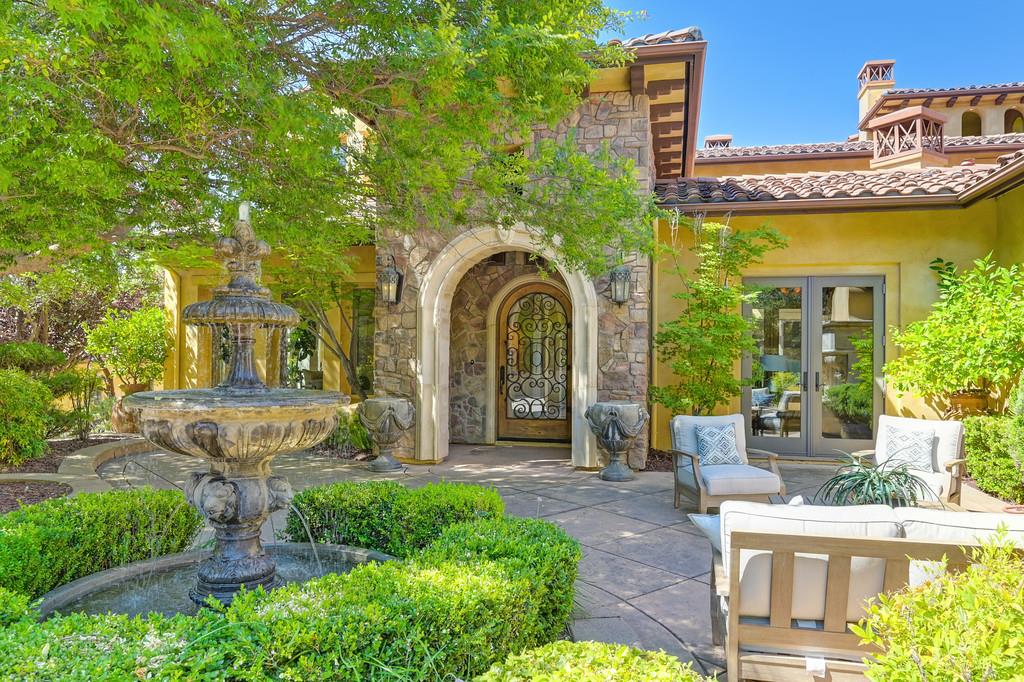 5535 Eden Roc Drive