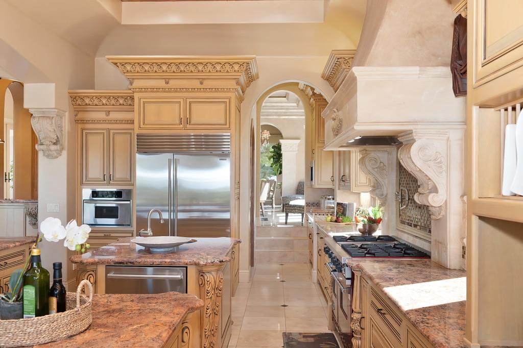 5535 Eden Roc Drive