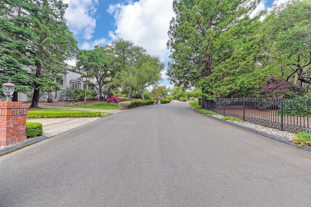 6275 Barcelona Court