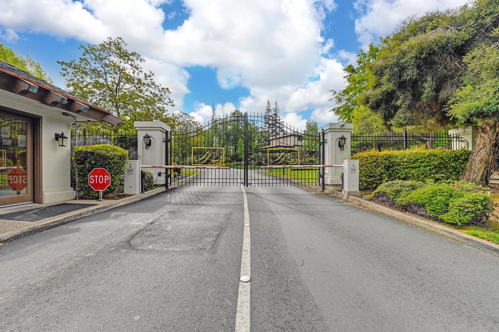 6275 Barcelona Court