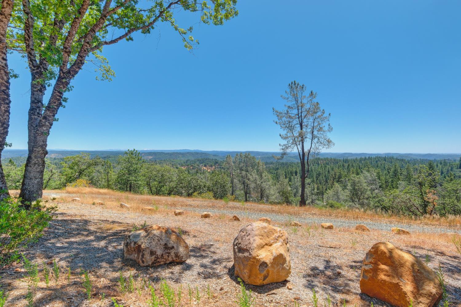 17200 Mountain View Drive