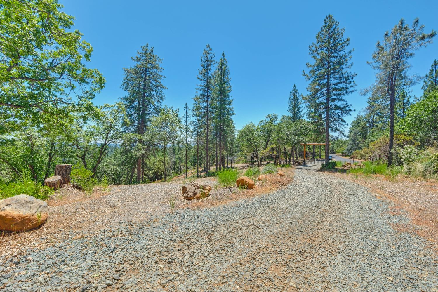 17200 Mountain View Drive