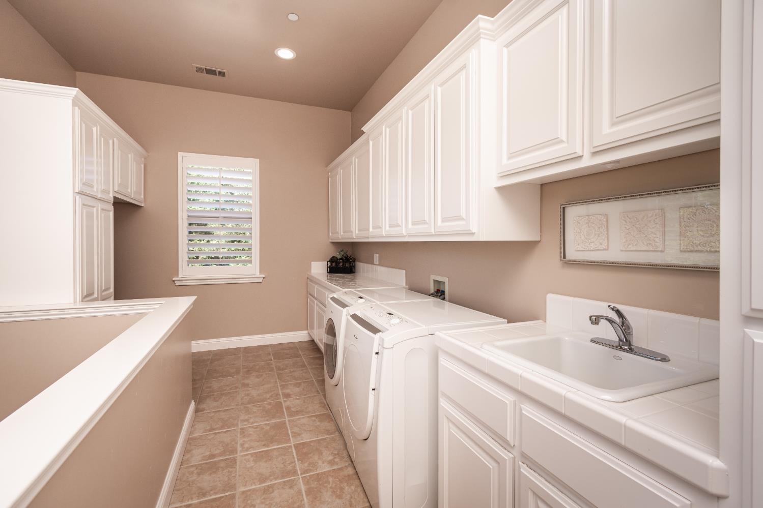 9709 Rim Rock Circle