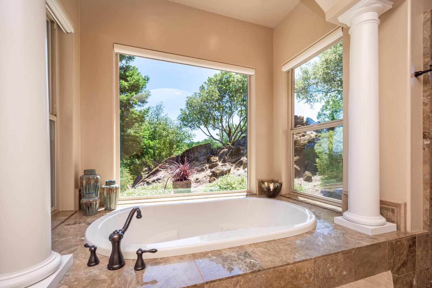 9709 Rim Rock Circle