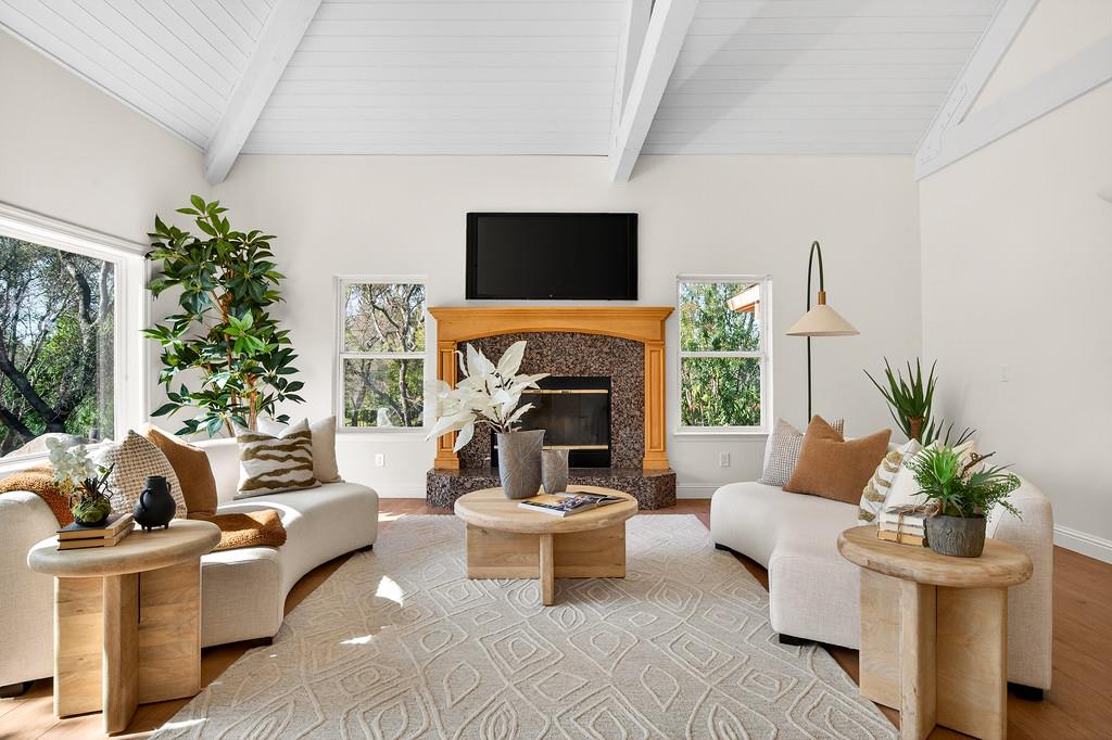 9035 Camino Del Avion