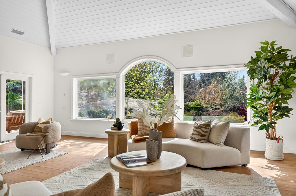 9035 Camino Del Avion