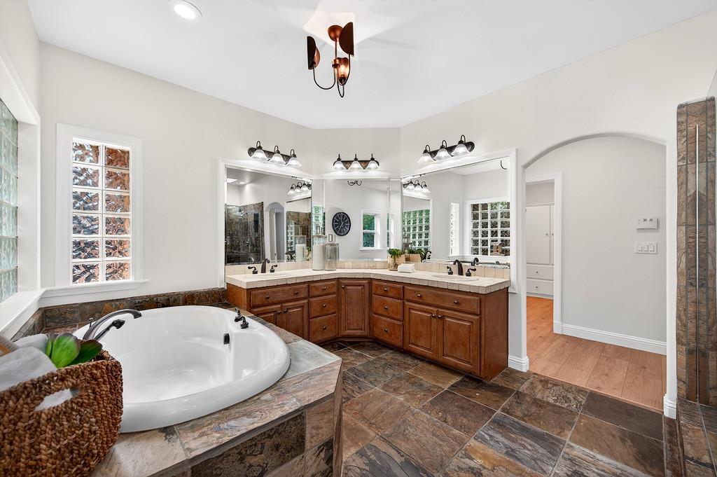 9035 Camino Del Avion