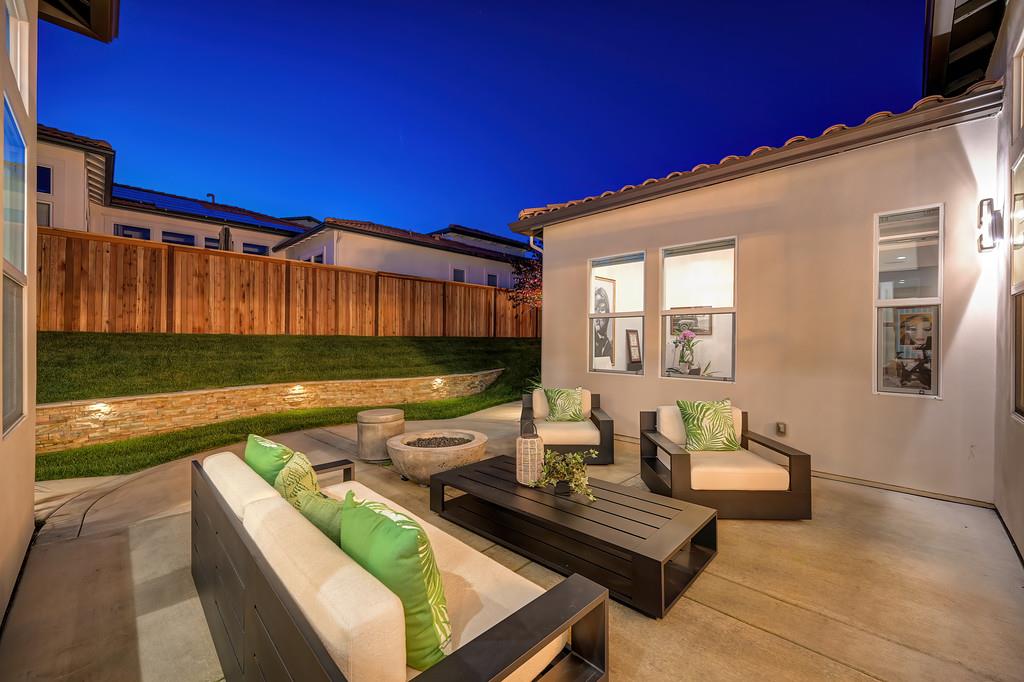 2037 Camino Verdera