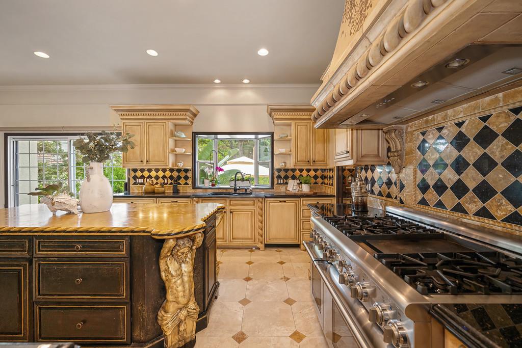 9125 Los Lagos Circle S