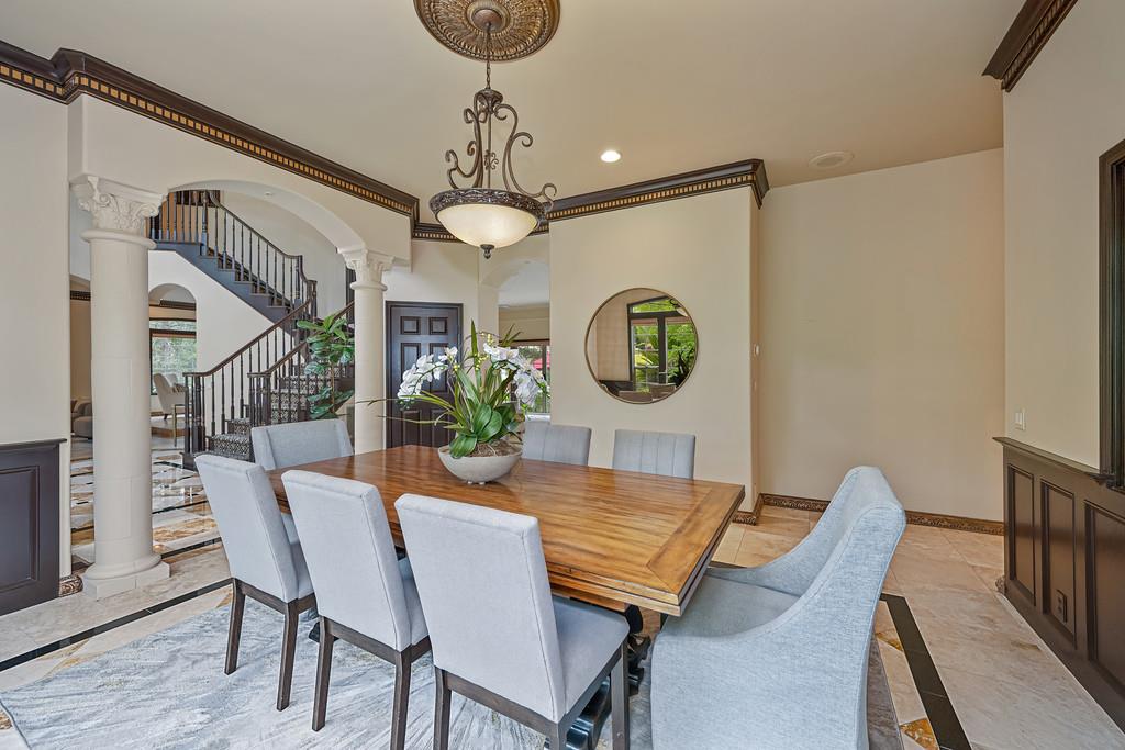 9125 Los Lagos Circle S