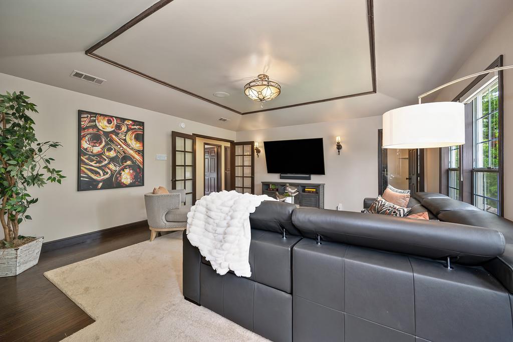 9125 Los Lagos Circle S