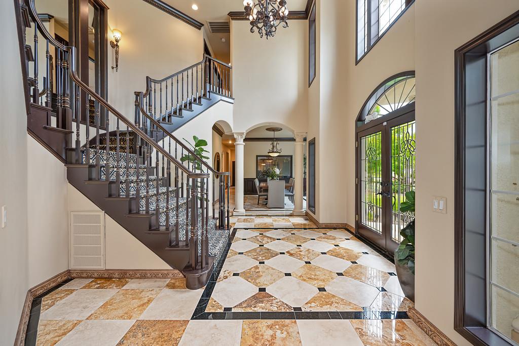 9125 Los Lagos Circle S