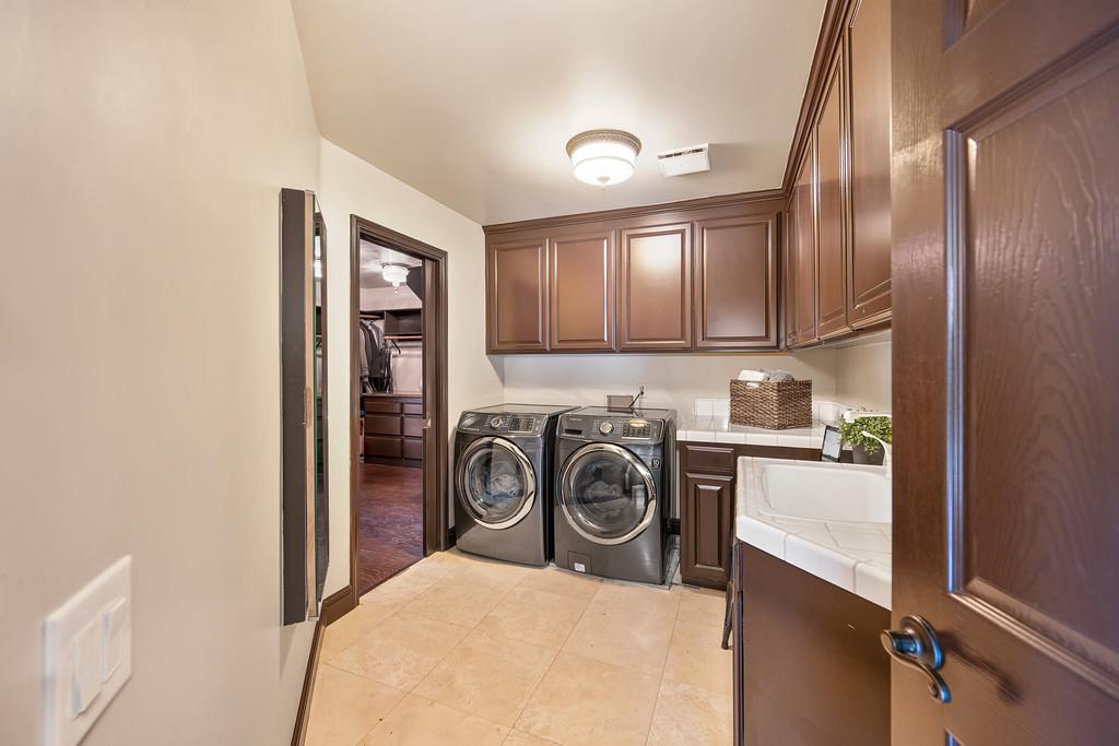 9125 Los Lagos Circle S