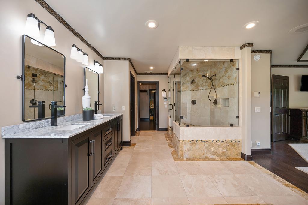 9125 Los Lagos Circle S