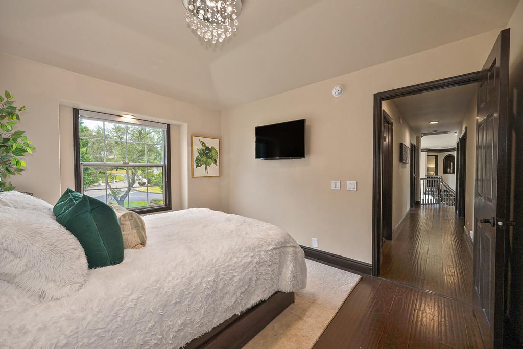 9125 Los Lagos Circle S