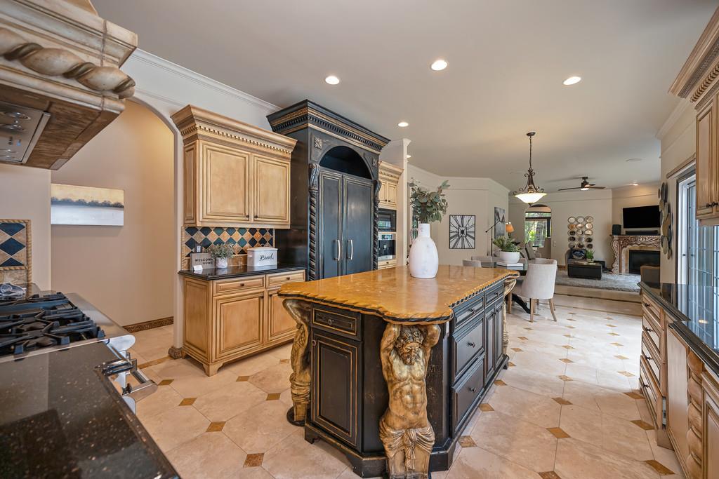 9125 Los Lagos Circle S