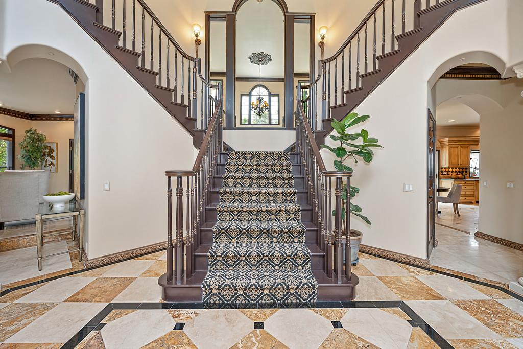 9125 Los Lagos Circle S