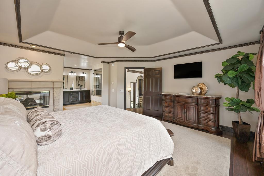 9125 Los Lagos Circle S