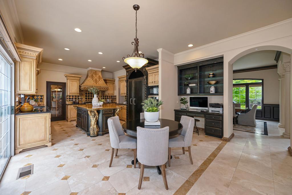 9125 Los Lagos Circle S