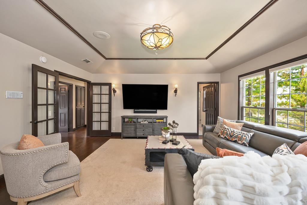 9125 Los Lagos Circle S