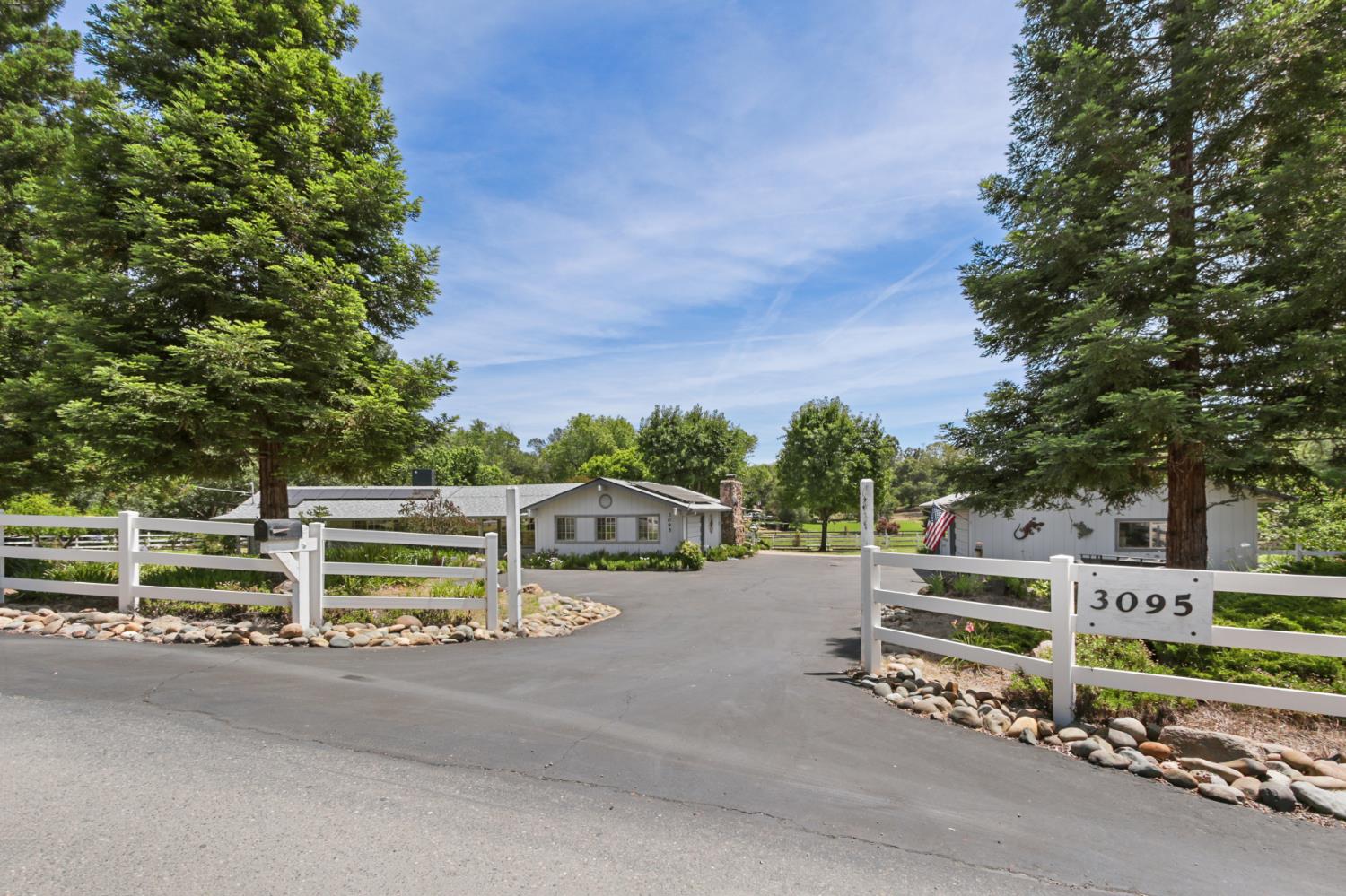3095 Edgewood Lane