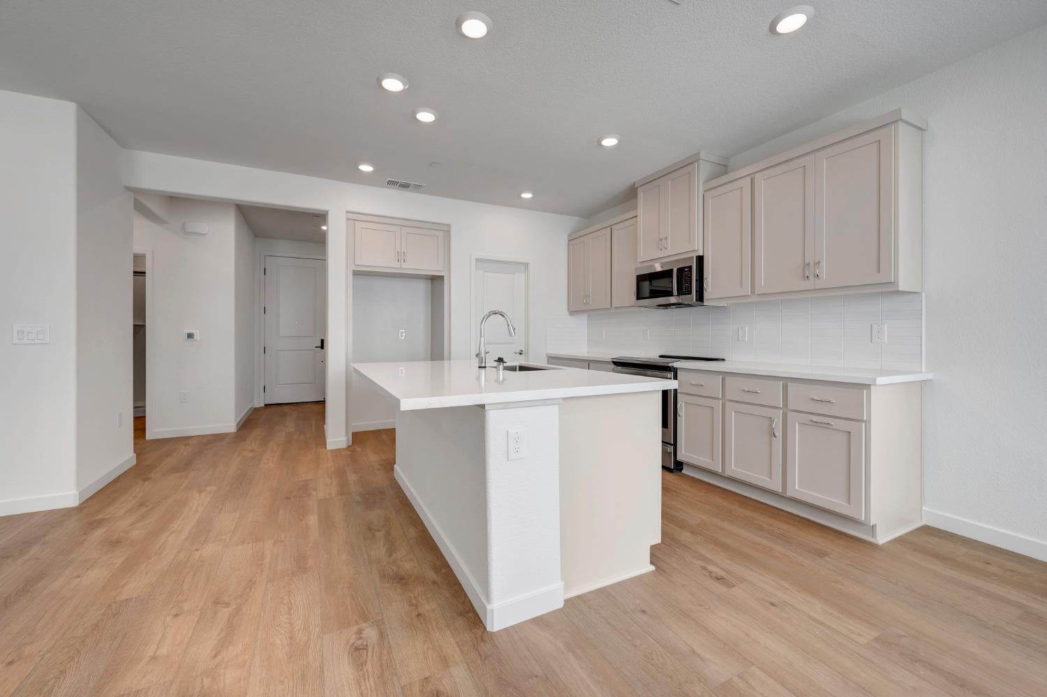 14545 Southpointe Drive 48