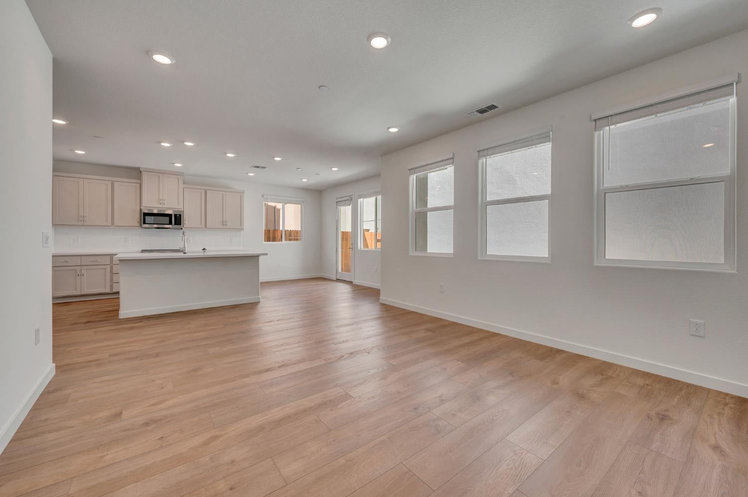 14545 Southpointe Drive 48
