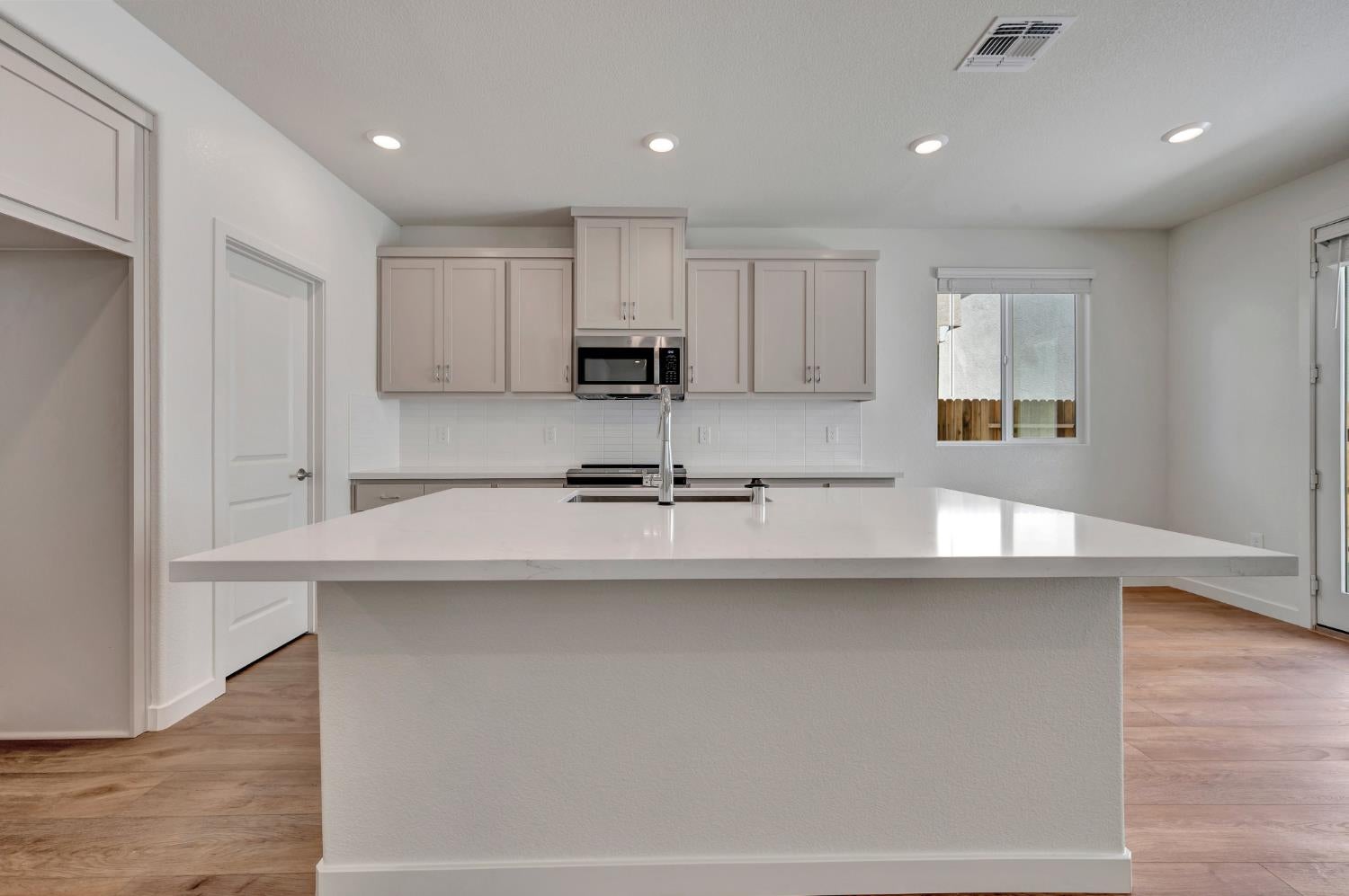 14545 Southpointe Drive 48