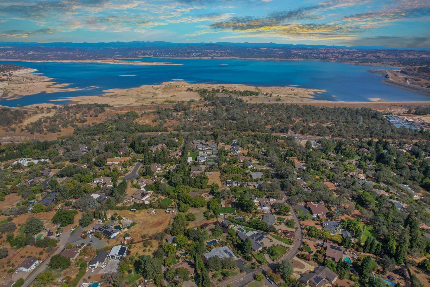9695 Oak Leaf Way