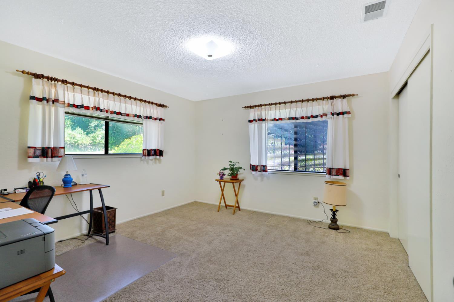 9695 Oak Leaf Way
