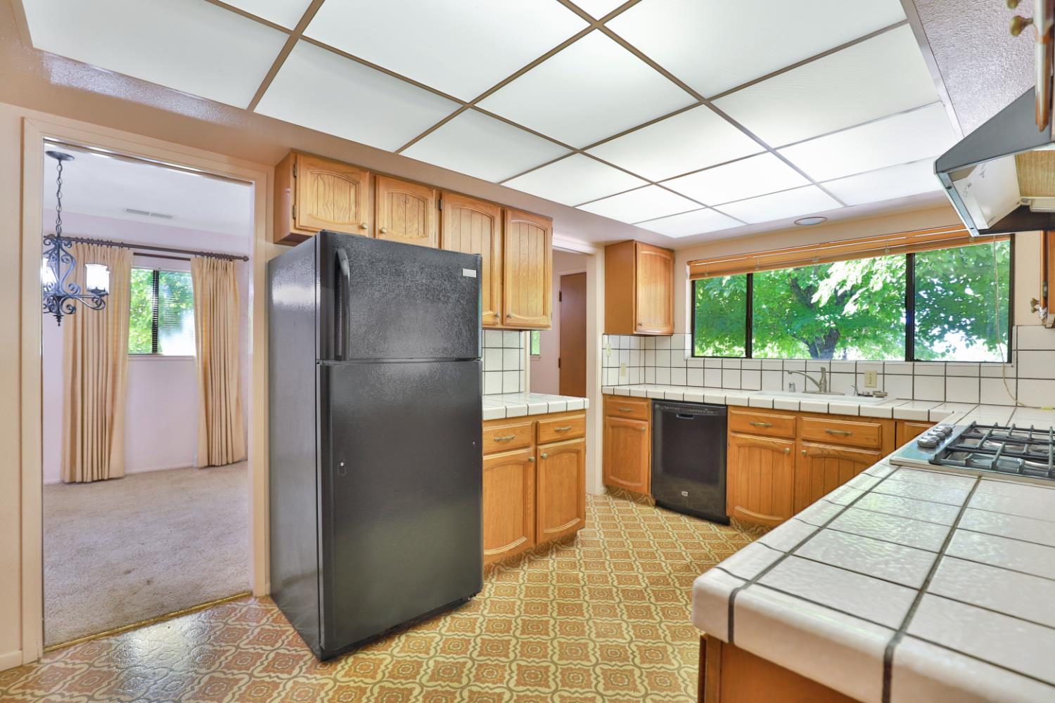 9695 Oak Leaf Way