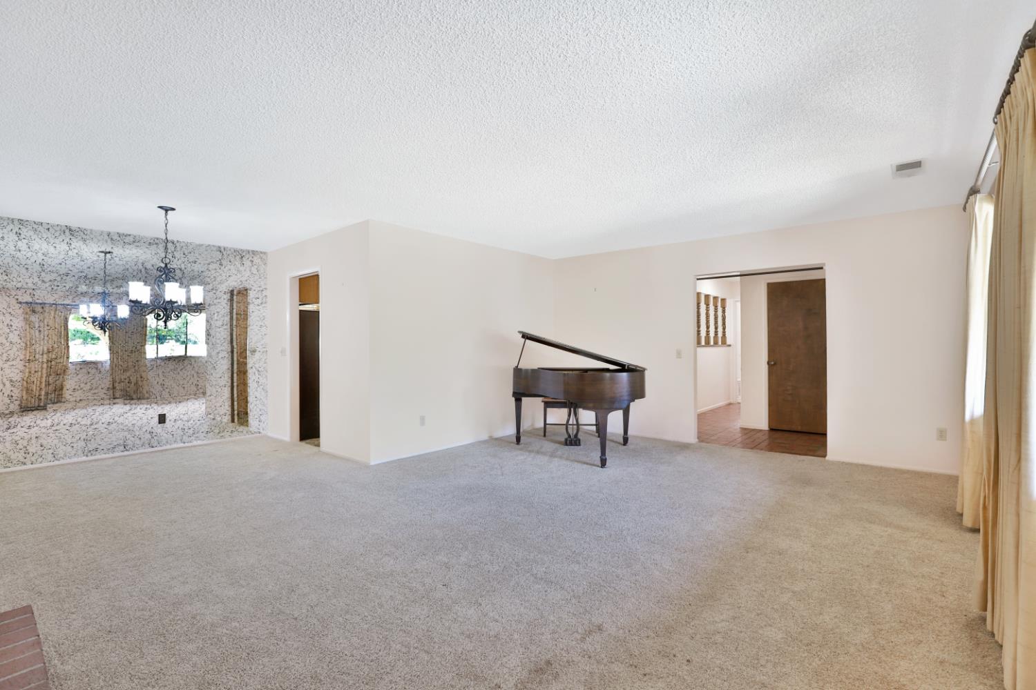9695 Oak Leaf Way