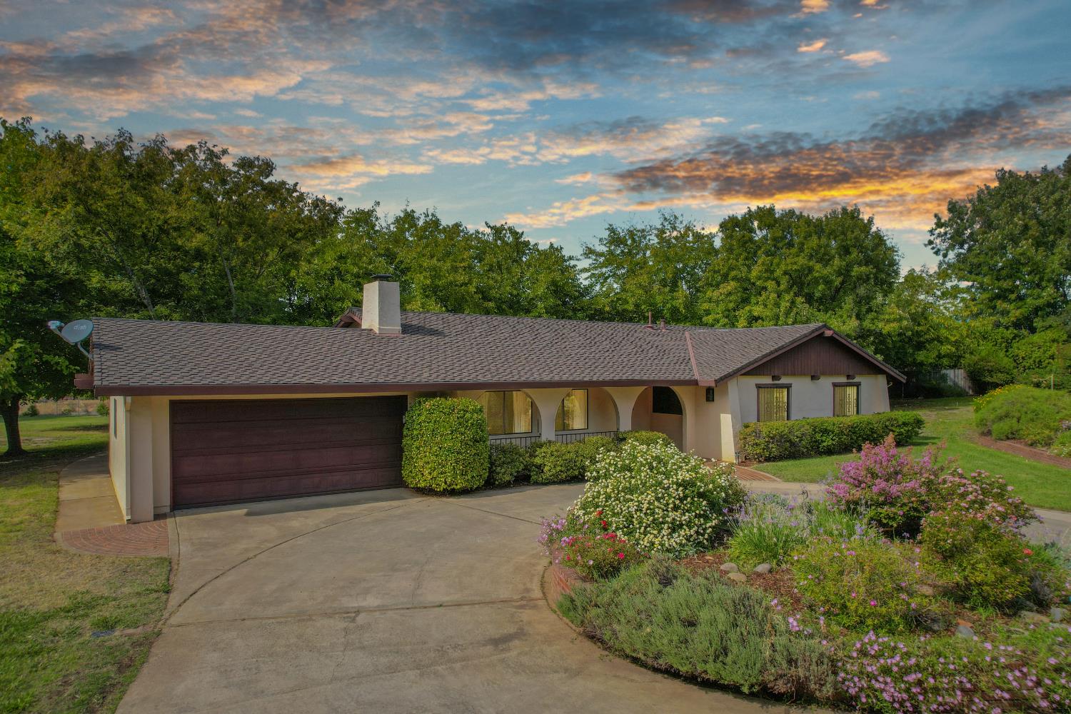 9695 Oak Leaf Way