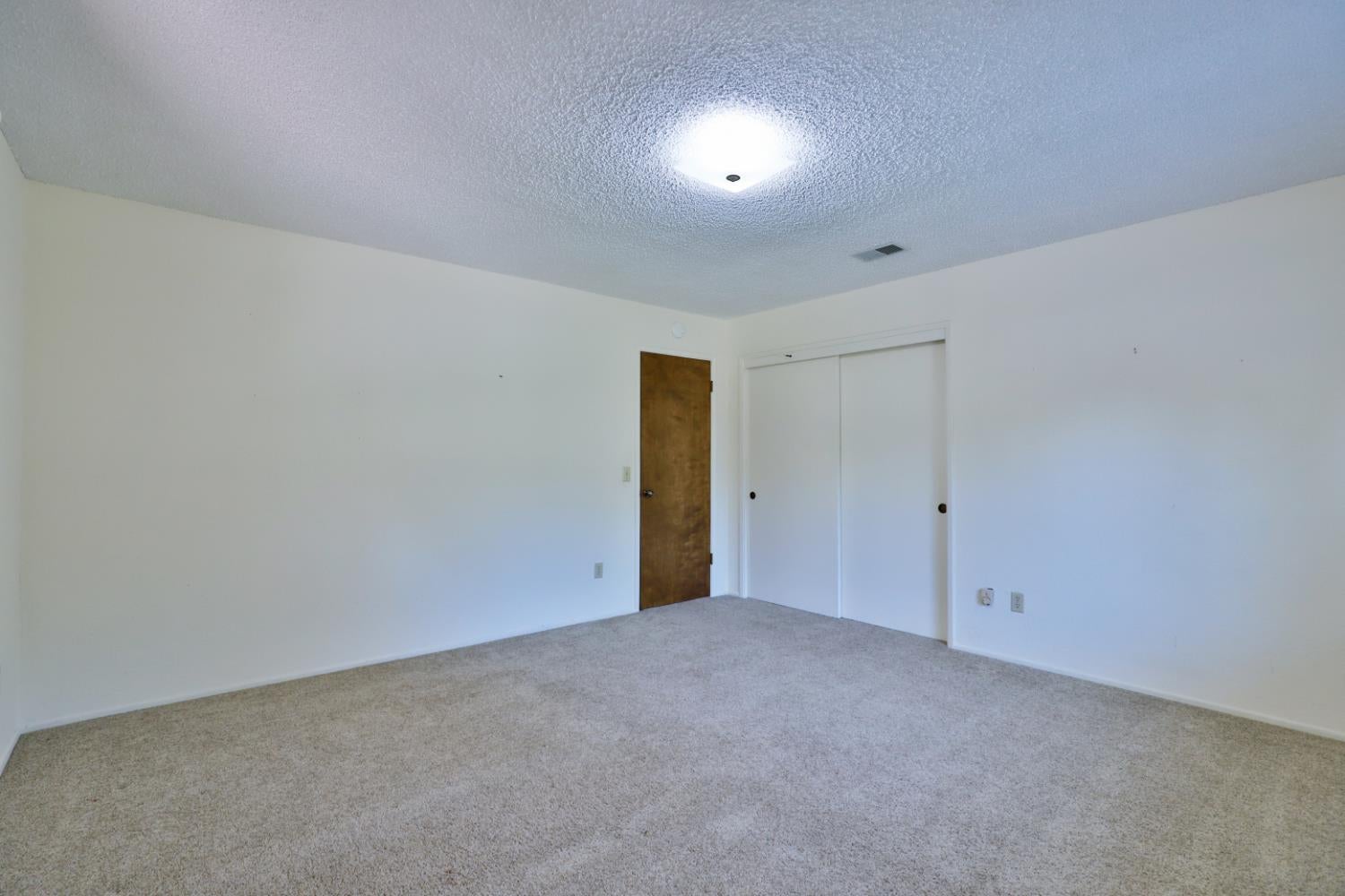9695 Oak Leaf Way