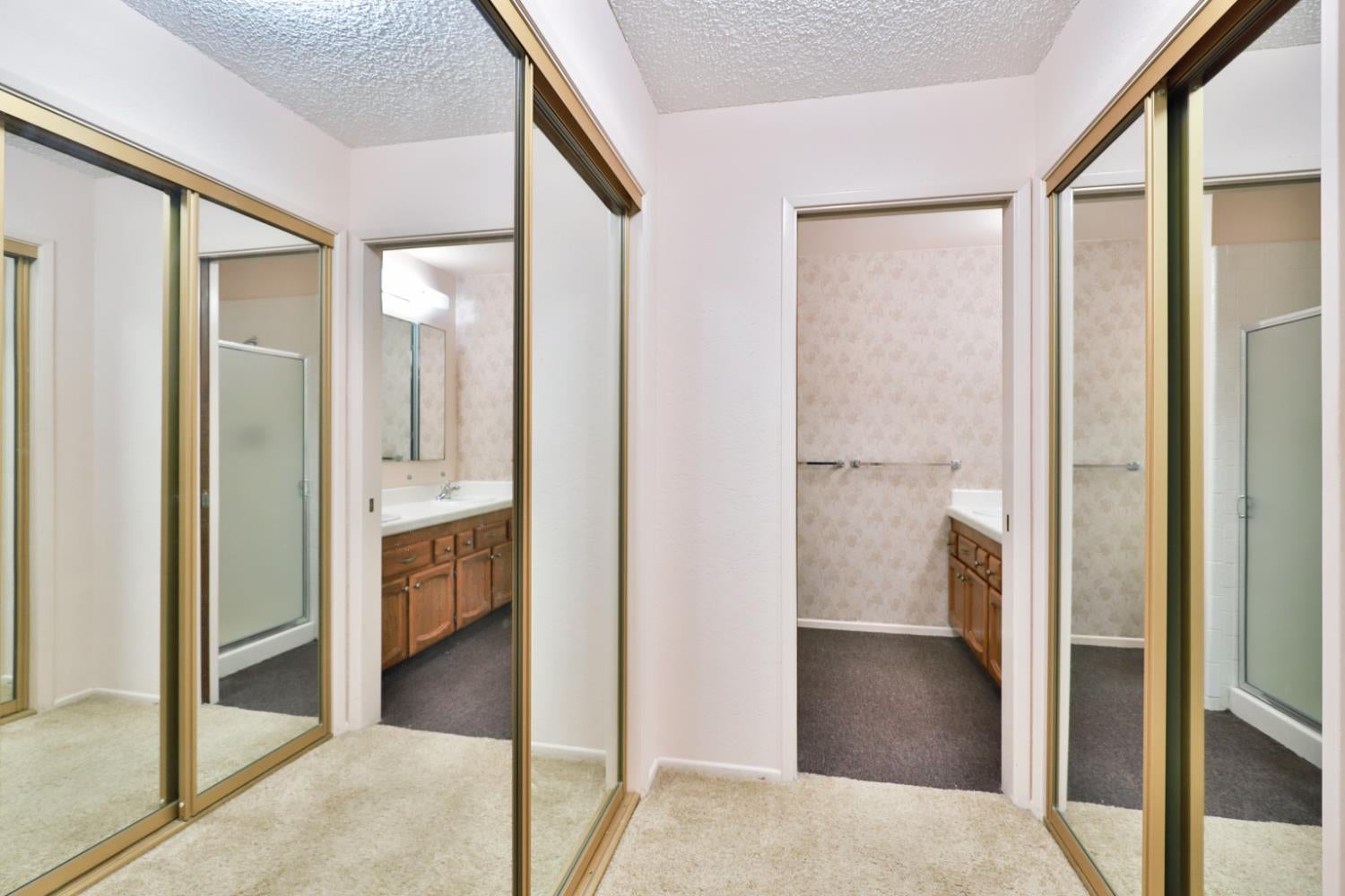 9695 Oak Leaf Way