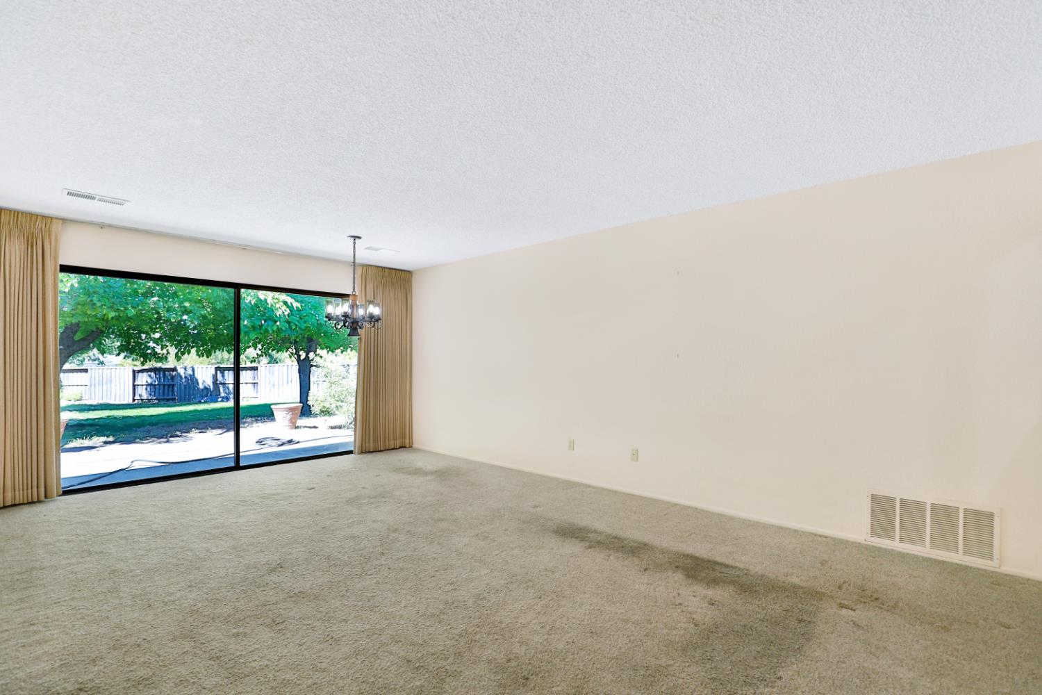 9695 Oak Leaf Way