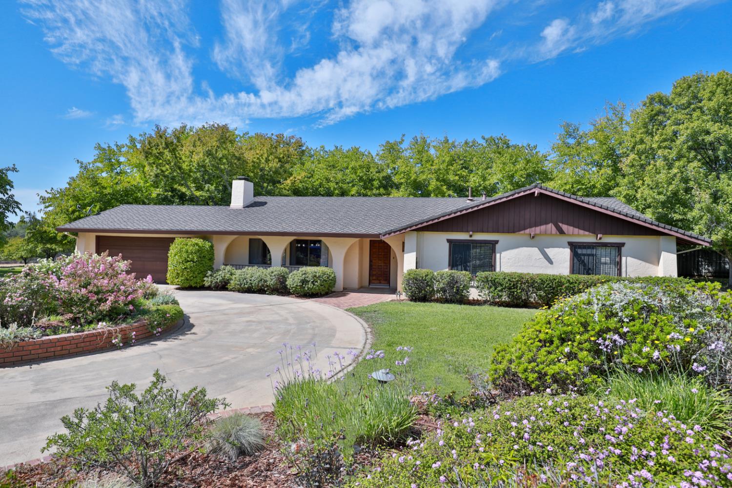 9695 Oak Leaf Way