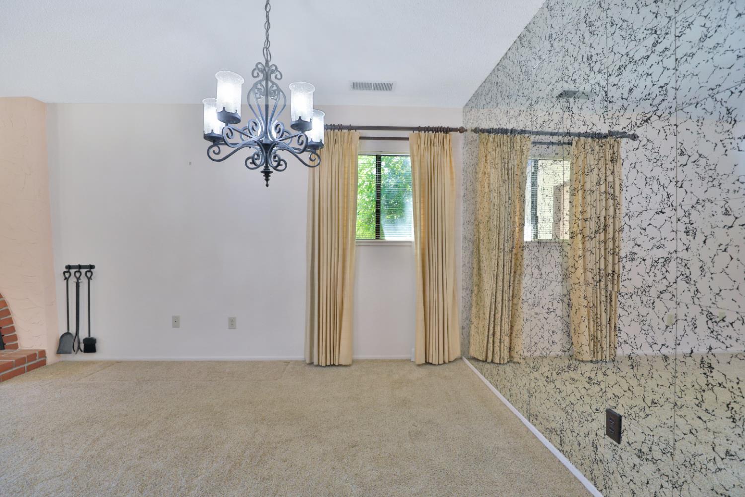 9695 Oak Leaf Way