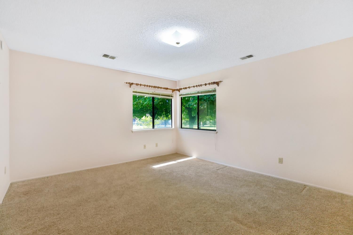 9695 Oak Leaf Way