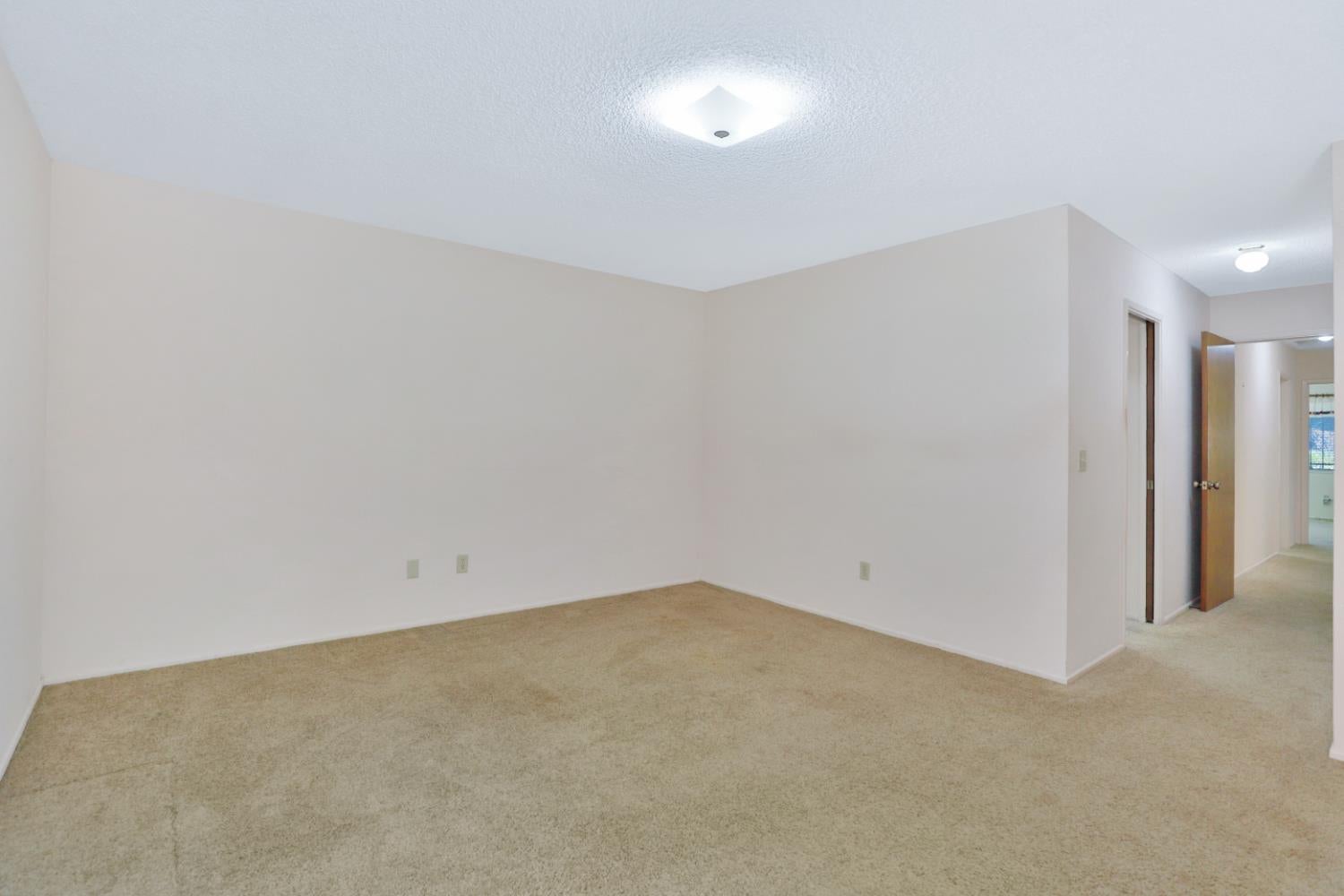 9695 Oak Leaf Way