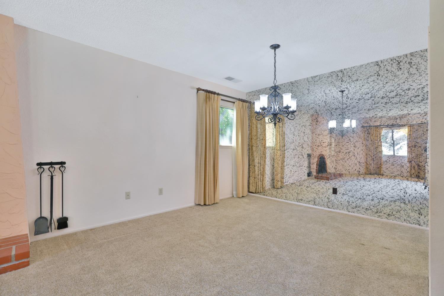 9695 Oak Leaf Way